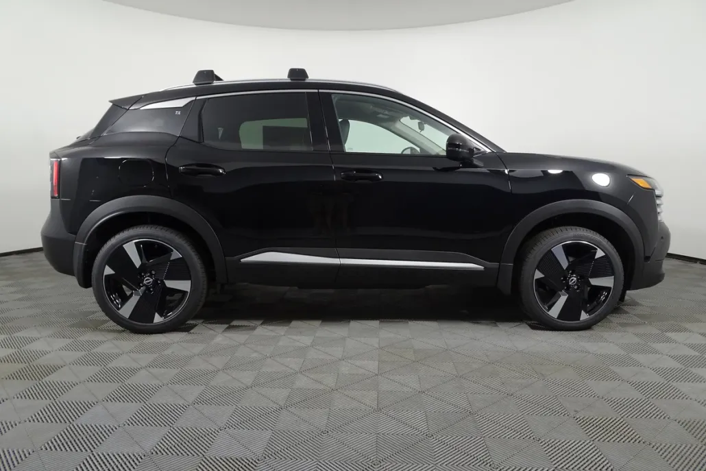 2026 Nissan Kicks SR photo 1