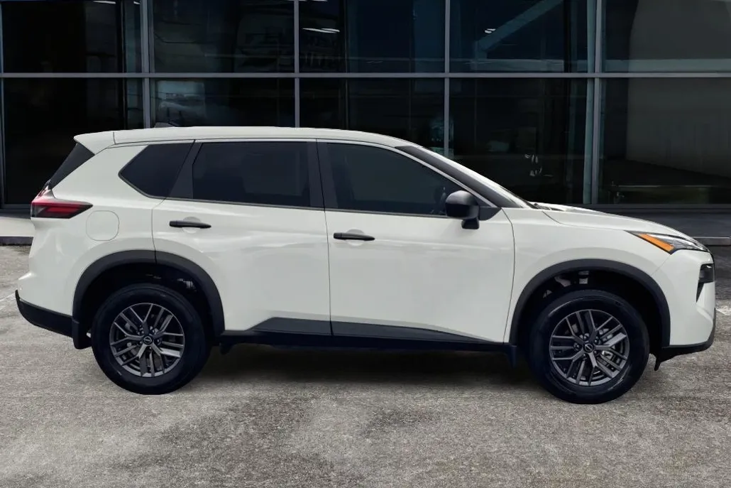 2026 Nissan Rogue S photo 1