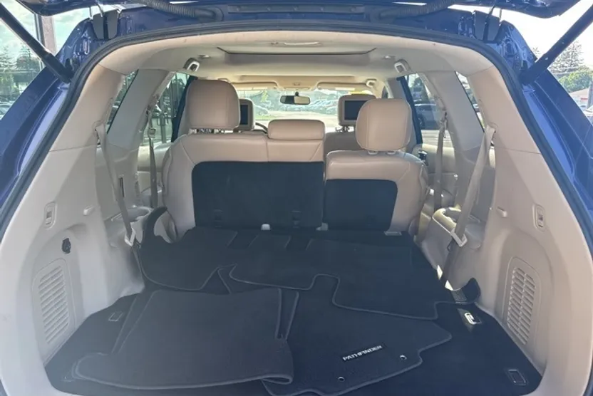 2018 Nissan Pathfinder Platinum photo 1