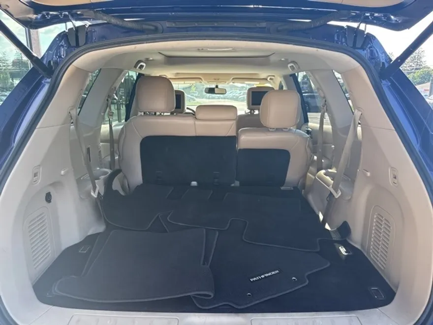 2018 Nissan Pathfinder Platinum photo 1