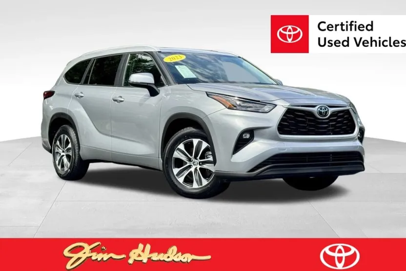 2023 Toyota Highlander XLE photo 1