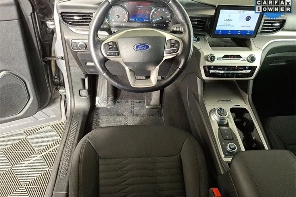 2021 Ford Explorer XLT photo 1