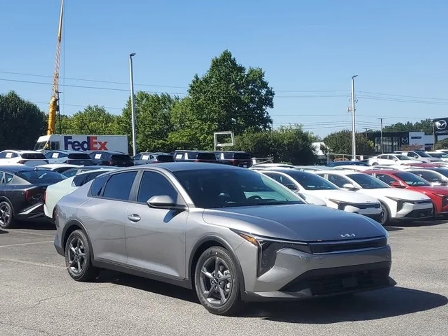 2025 Kia K4 LXS photo 1