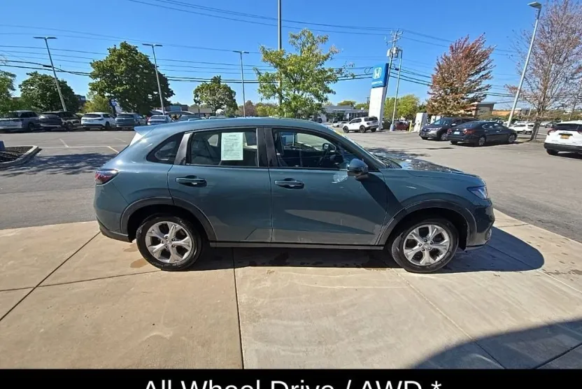 2023 Honda HR-V LX photo 1
