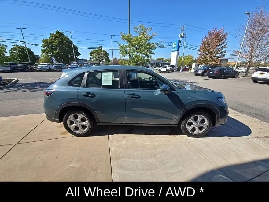 2023 Honda HR-V LX photo 1