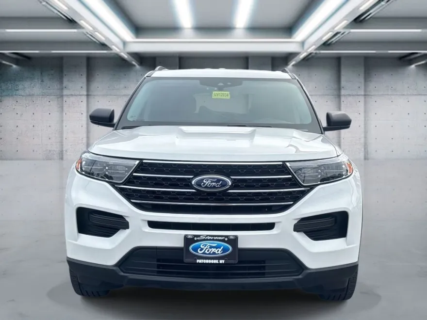 2023 Ford Explorer XLT photo 1