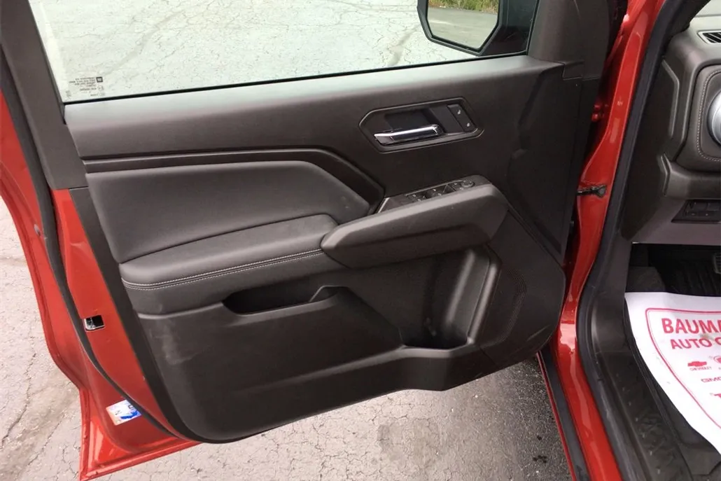 2026 Chevrolet Colorado LT photo 1
