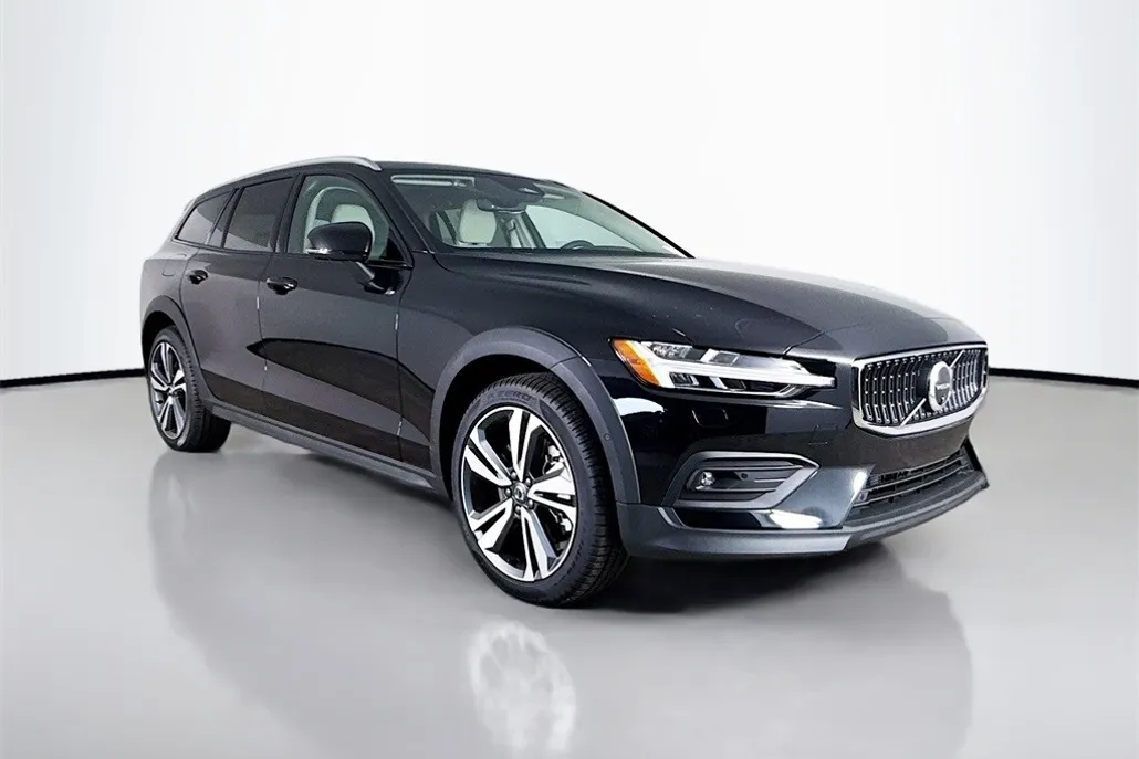 2026 Volvo V60 Cross Country B5 Plus photo 1