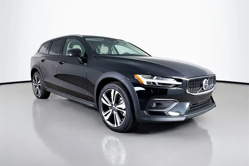 2026 Volvo V60 Cross Country B5 Plus photo 1