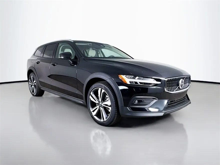 2026 Volvo V60 Cross Country B5 Plus photo 1