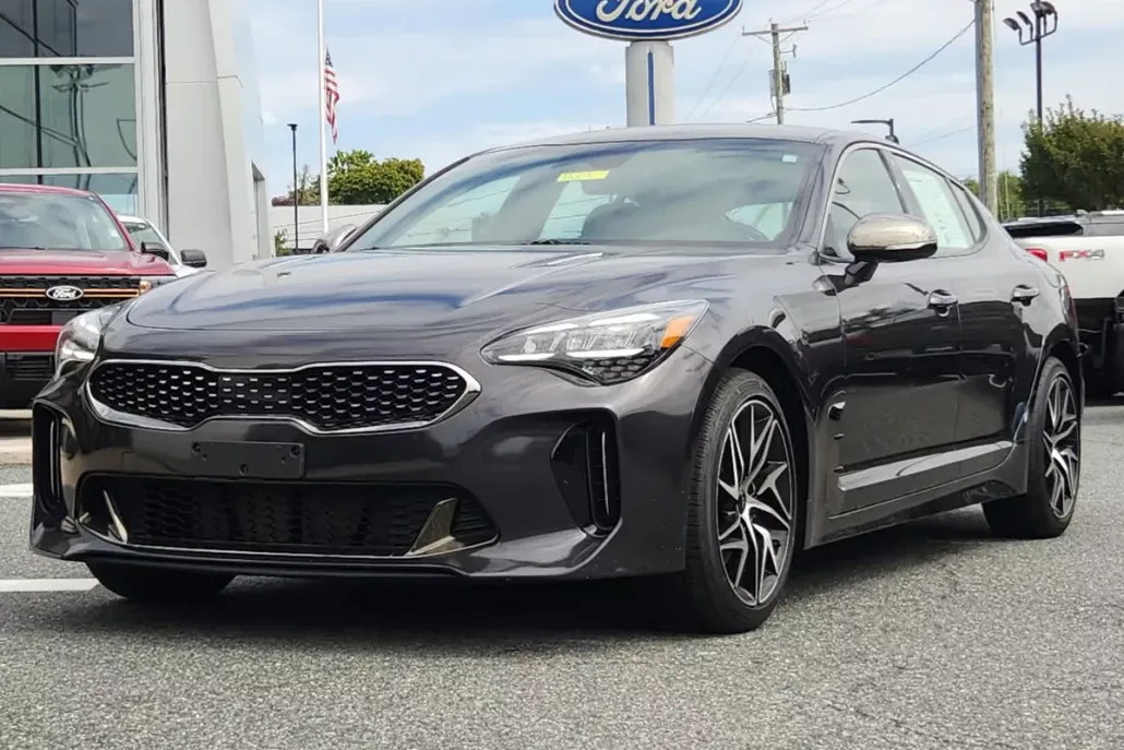 2022 Kia Stinger GT-Line photo 1
