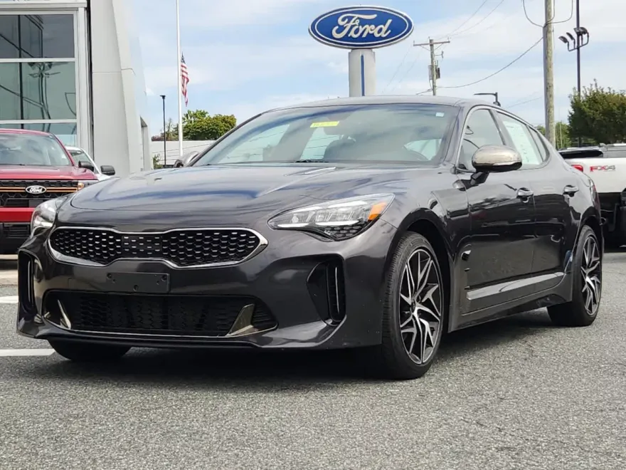 2022 Kia Stinger GT-Line photo 1