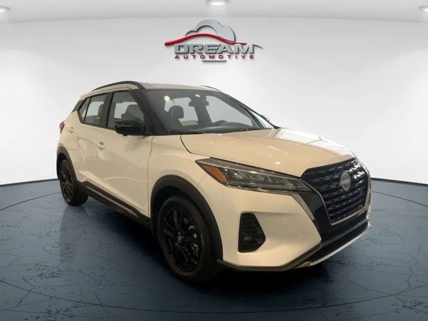 2024 Nissan Kicks SR photo 1
