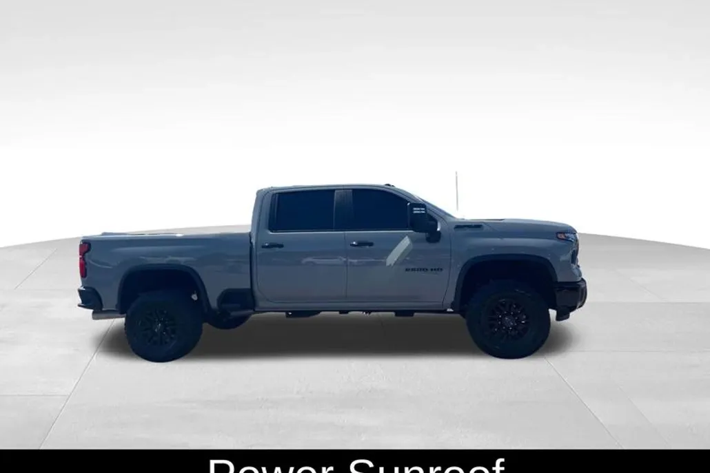 2025 Chevrolet Silverado 2500HD ZR2 photo 1