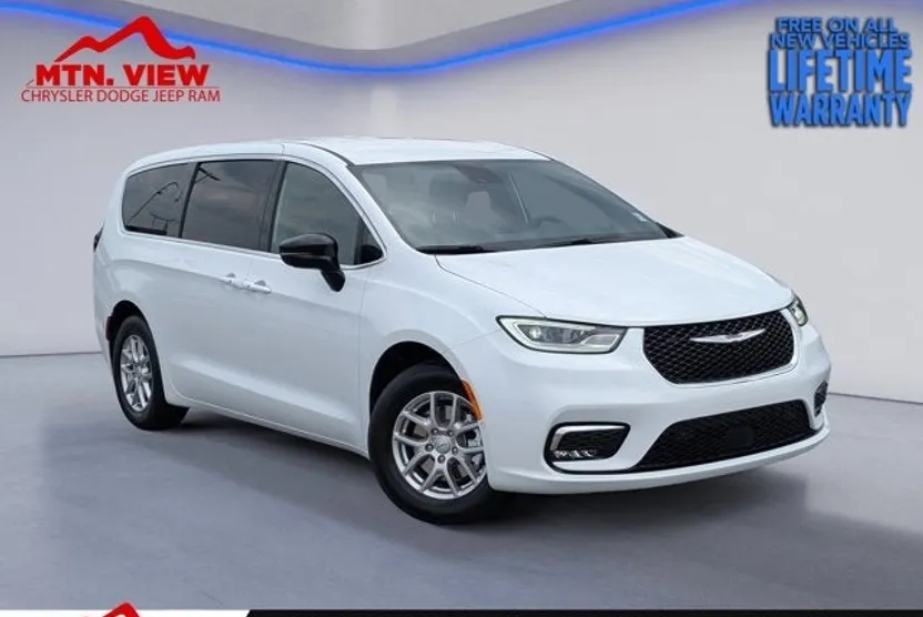 2026 Chrysler Pacifica photo 1