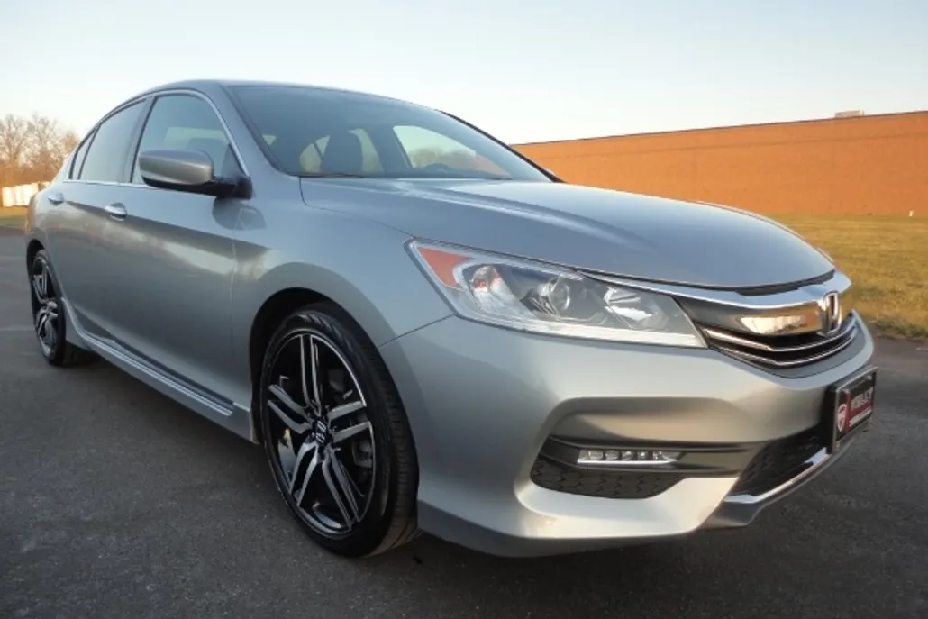 2017 Honda Accord Sport photo 1