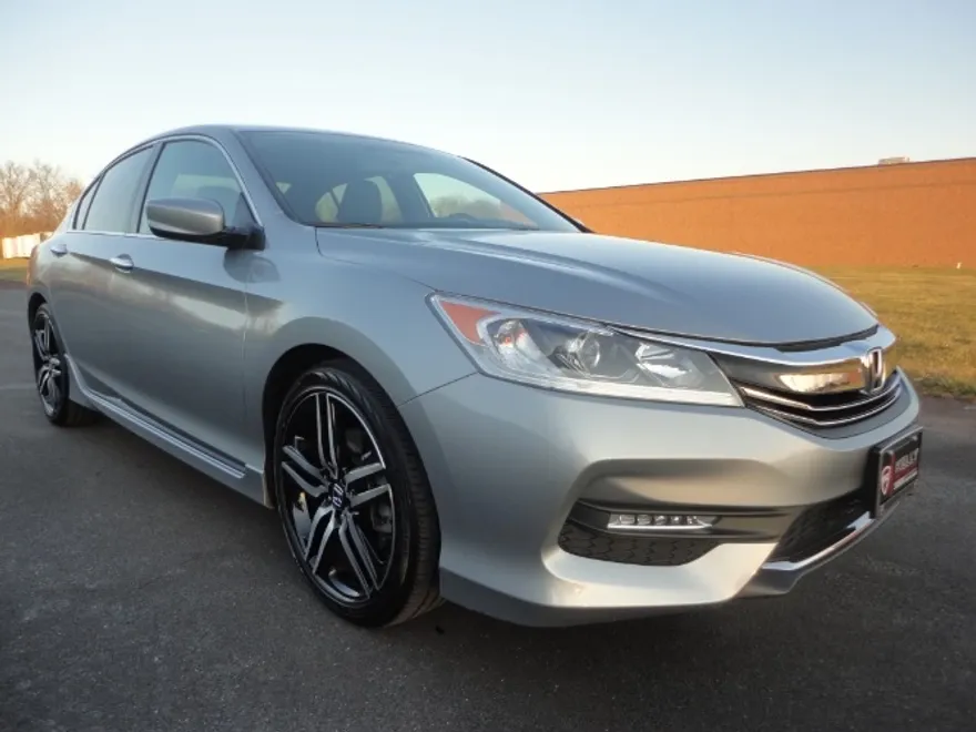 2017 Honda Accord Sport photo 1