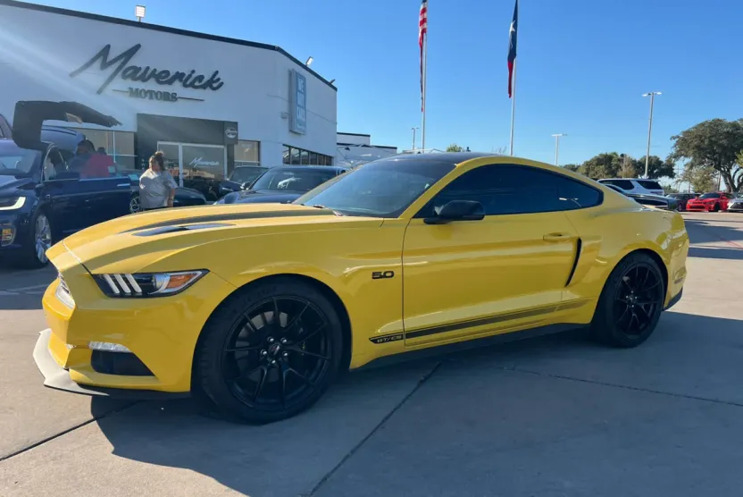 2017 Ford Mustang GT Premium photo 1