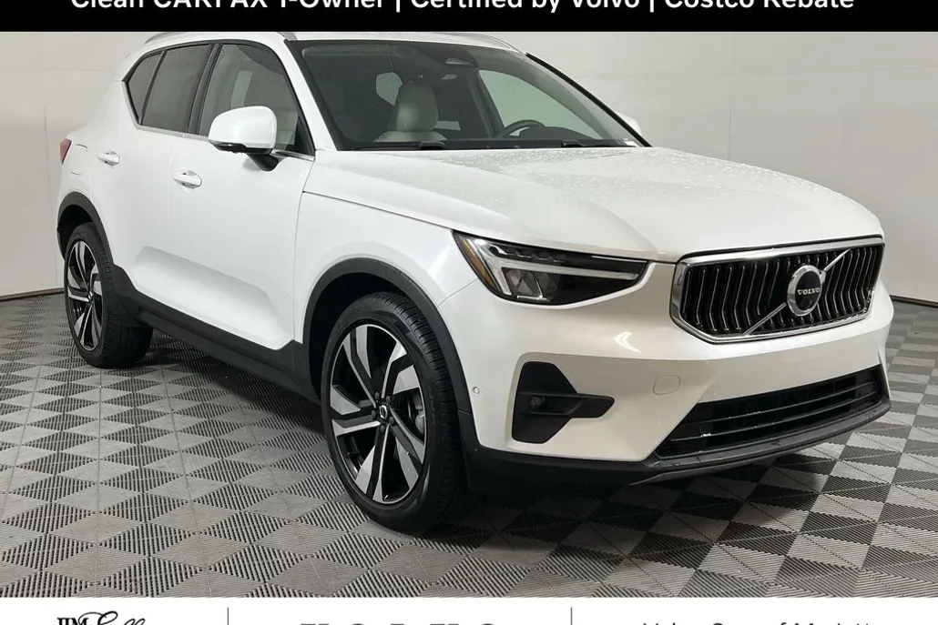 2023 Volvo XC40 Plus photo 1