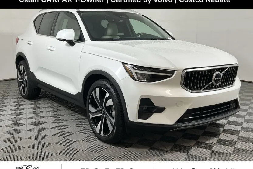 2023 Volvo XC40 Plus photo 1