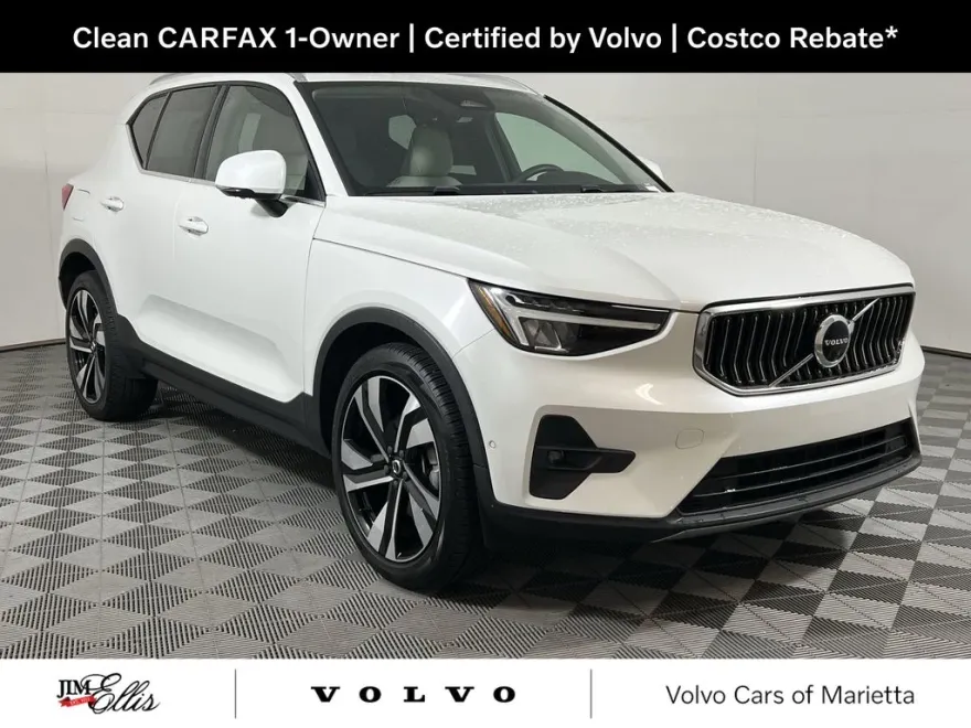 2023 Volvo XC40 Plus photo 1