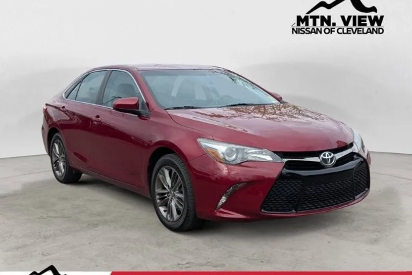 2016 Toyota Camry SE photo 1