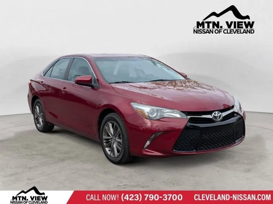 2016 Toyota Camry SE photo 1
