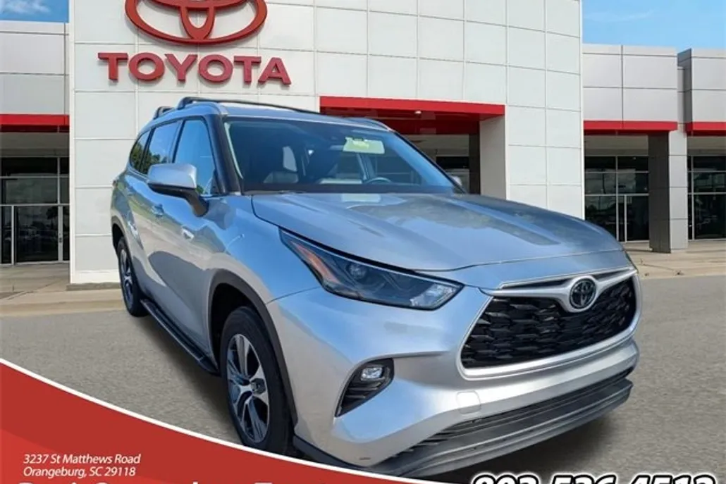 2022 Toyota Highlander XLE photo 1
