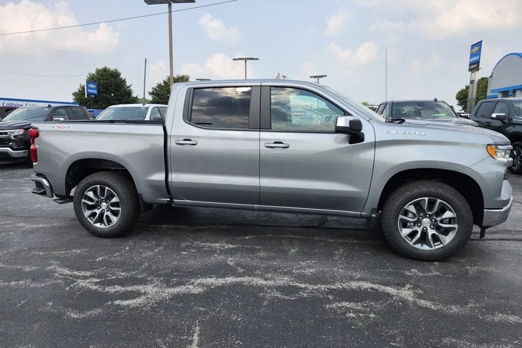 2025 Chevrolet Silverado 1500 LT photo 1