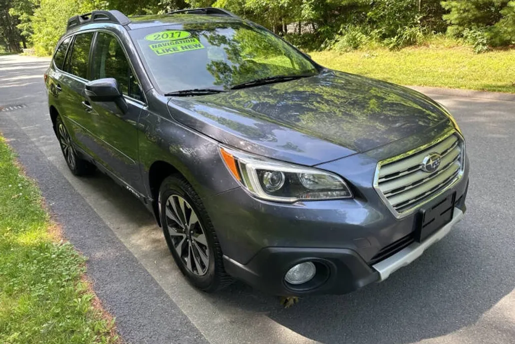 2017 Subaru Outback 2.5i Limited photo 1