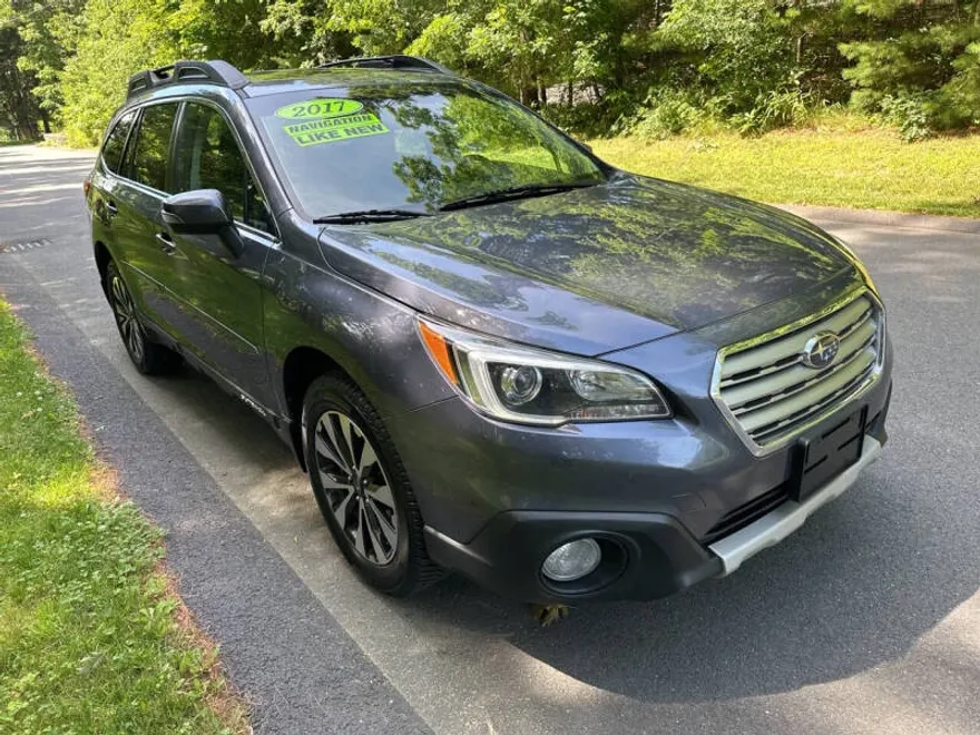 2017 Subaru Outback 2.5i Limited photo 1