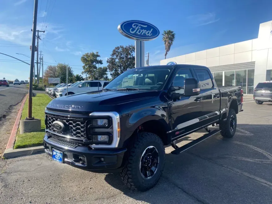 2025 Ford F-250 photo 1