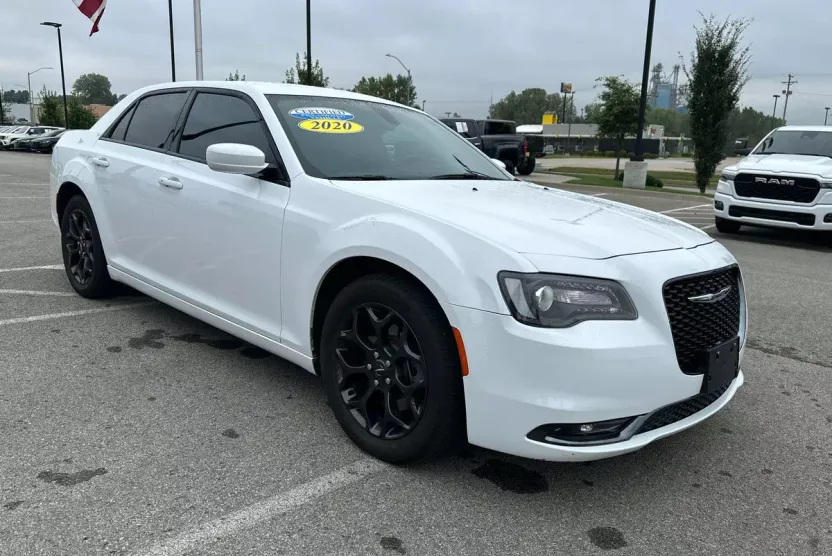 2020 Chrysler 300 photo 1