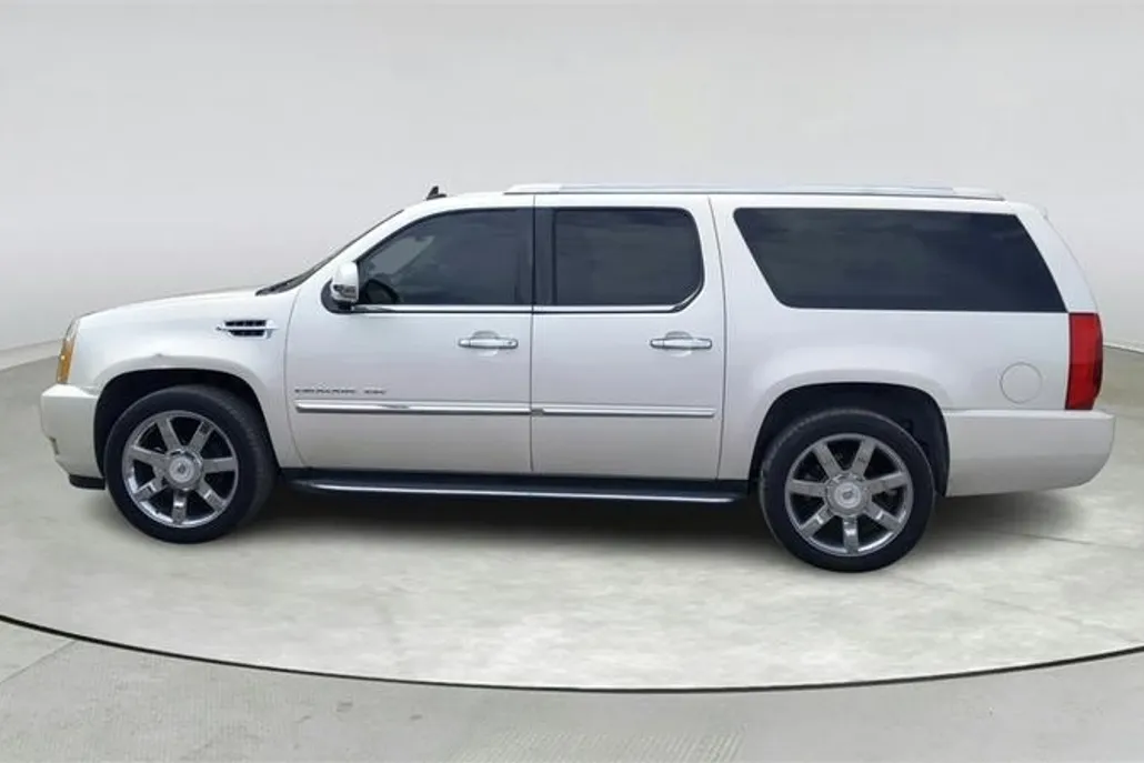 2013 Cadillac Escalade ESV Luxury photo 1