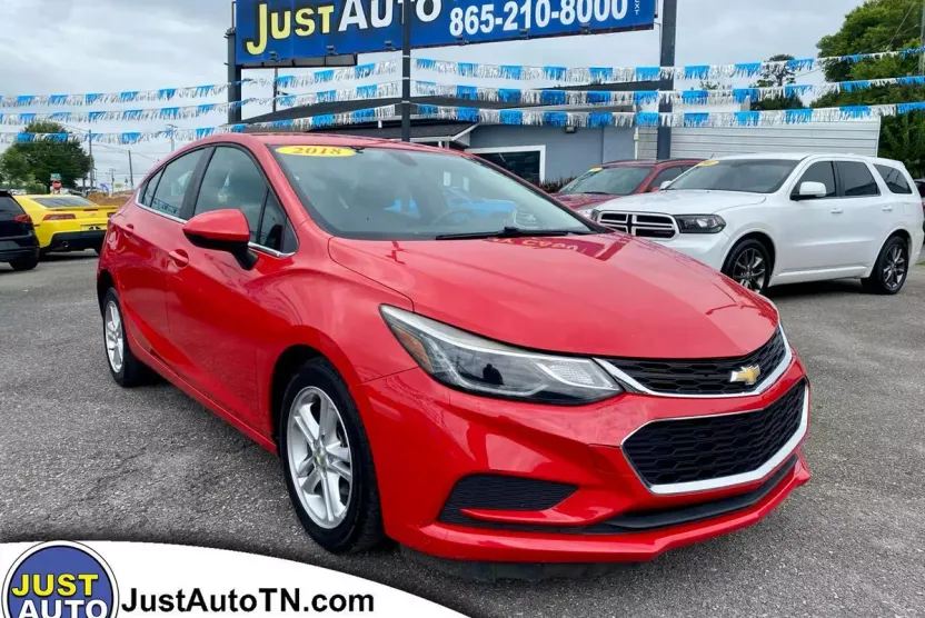 2018 Chevrolet Cruze LT photo 1