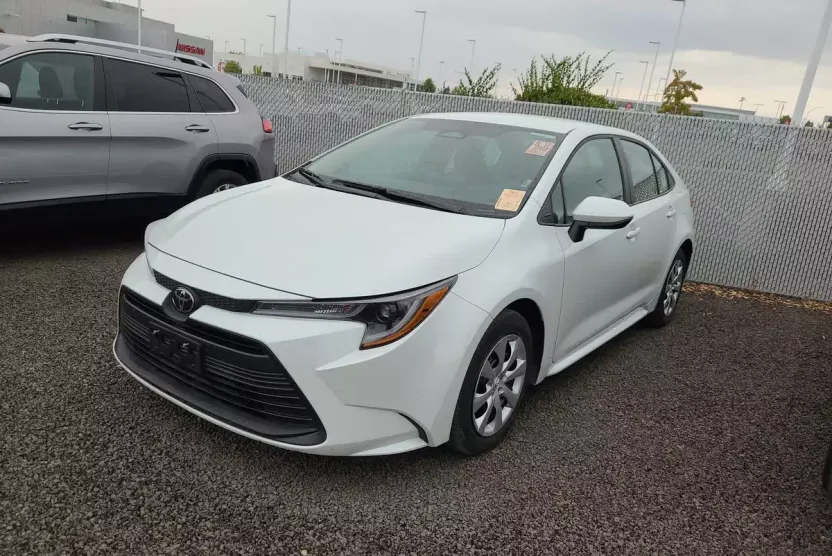 2024 Toyota Corolla LE photo 1