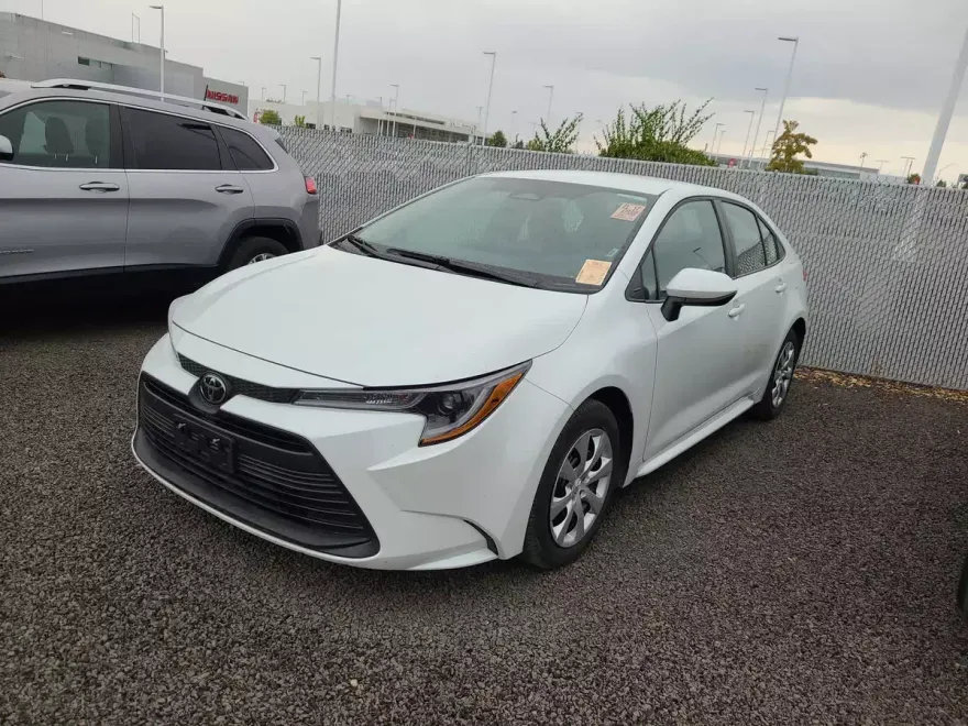 2024 Toyota Corolla LE photo 1