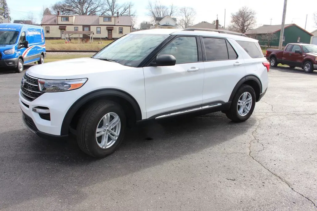 2022 Ford Explorer XLT photo 1