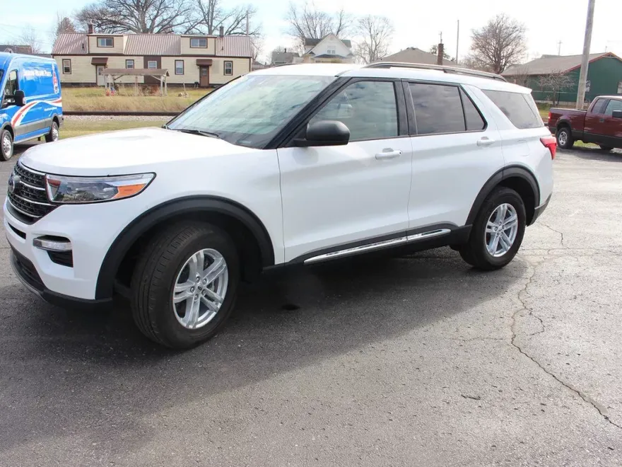 2022 Ford Explorer XLT photo 1
