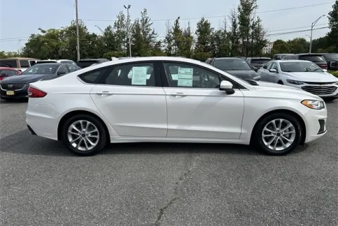 2020 Ford Fusion SE photo 3