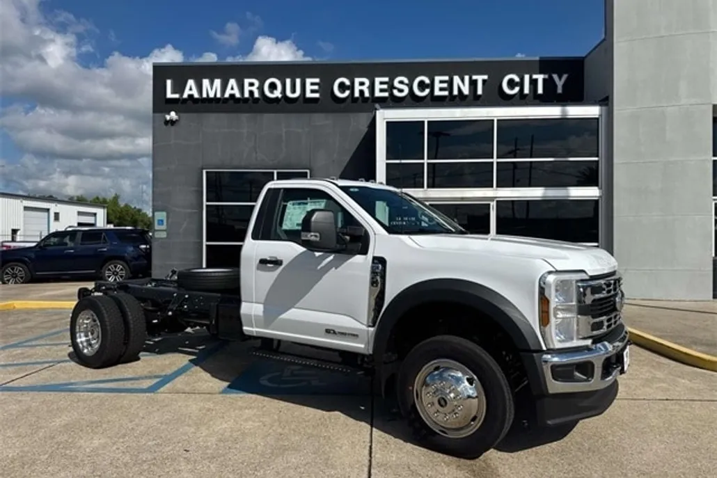 2025 Ford F-550 photo 1