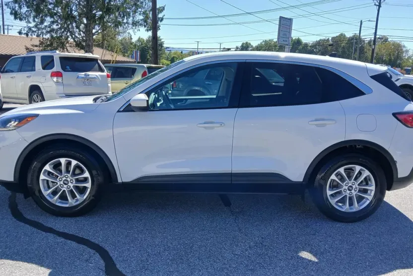 2020 Ford Escape SE Sport photo 1