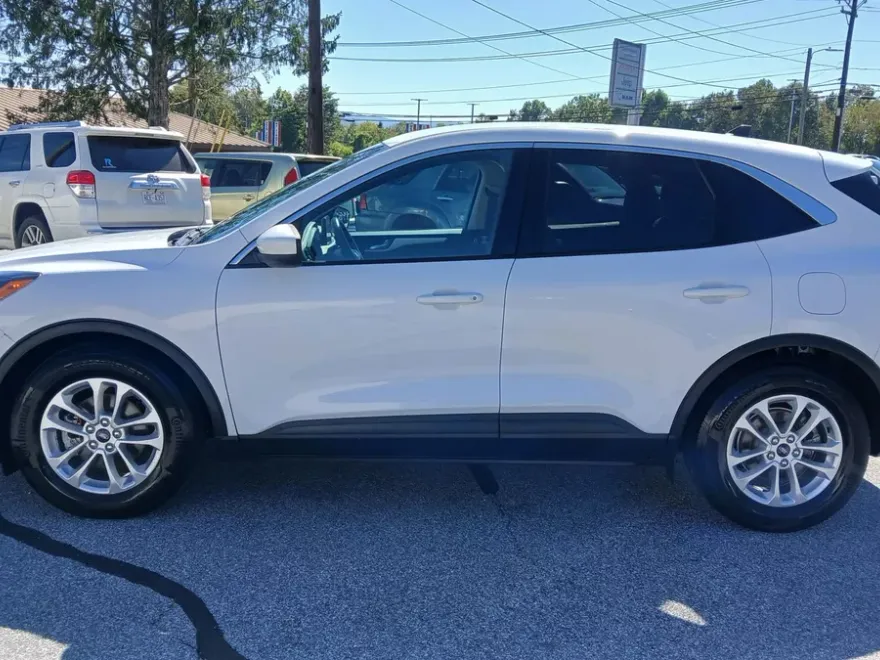 2020 Ford Escape SE Sport photo 1