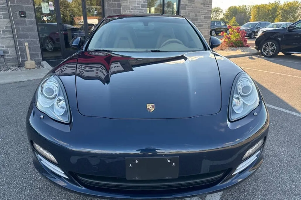 2012 Porsche Panamera 4 photo 1