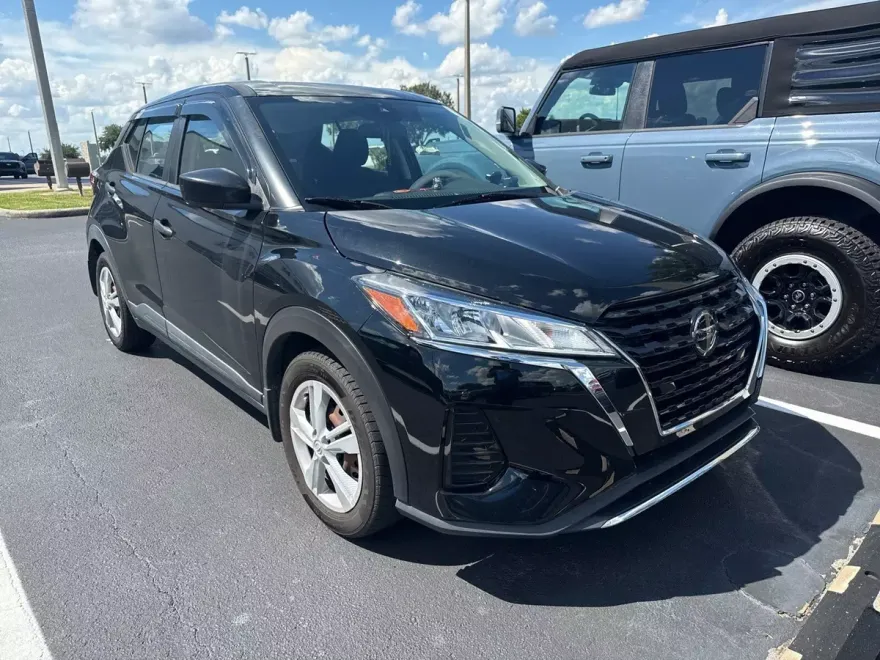 2021 Nissan Kicks S photo 1