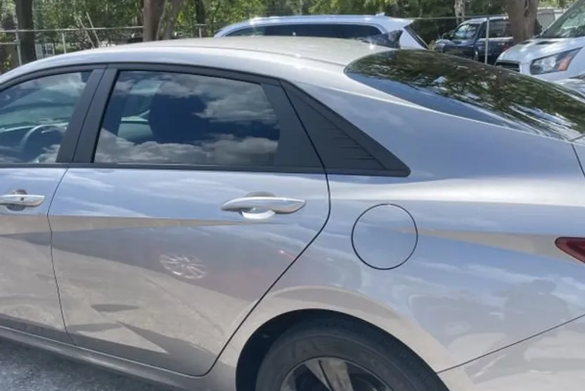 2023 Hyundai Elantra SEL photo 1