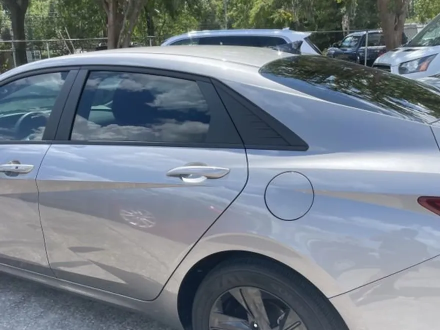 2023 Hyundai Elantra SEL photo 1