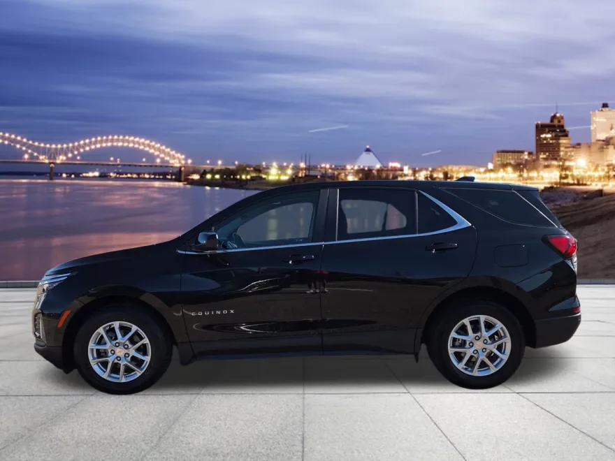2024 Chevrolet Equinox LT photo 1