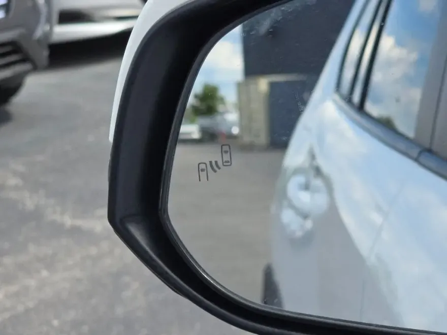 2022 Toyota RAV4 XLE photo 1