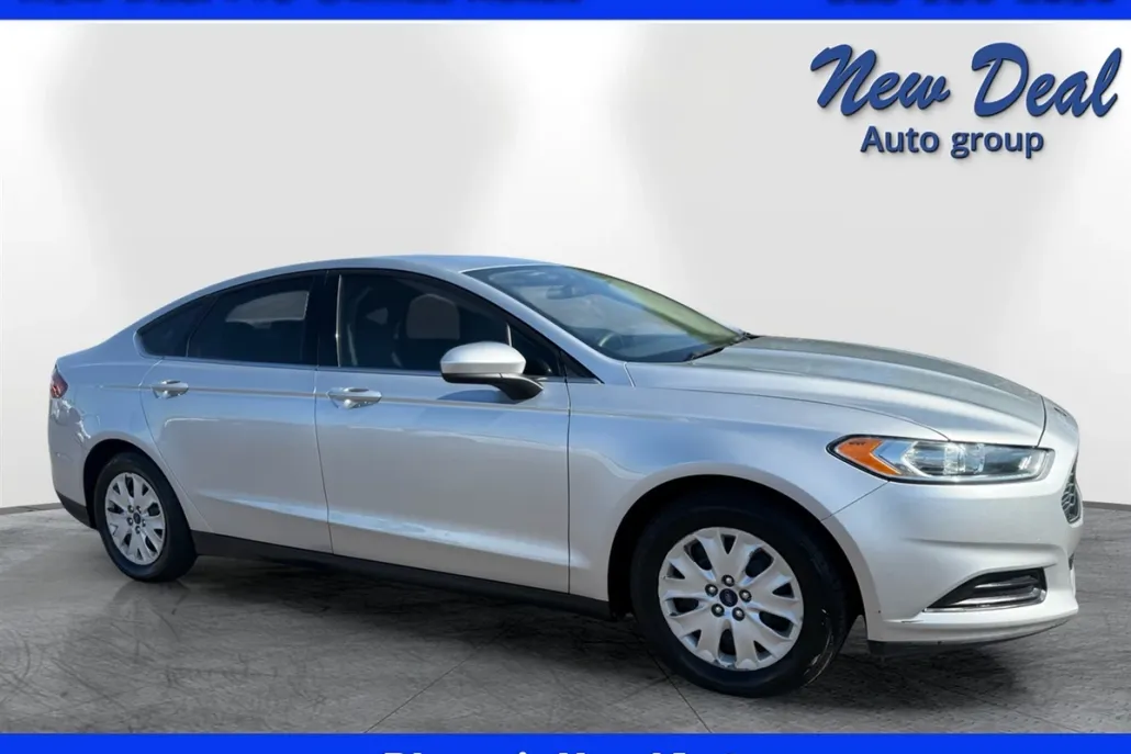 2014 Ford Fusion S photo 1